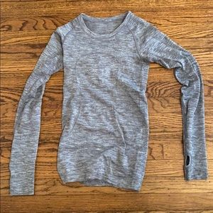 Lululemon grey top